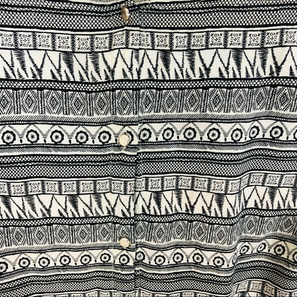 Lush by Anthropologie geometric tribal design crop top women’s size Large - Picture 9 of 10